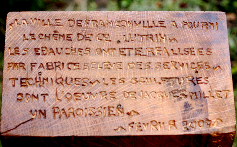 109 Nom du sculpteur des pupitres